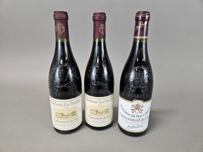 trois bouteilles de vin posées sur une table, l'une à côté de l'autre
