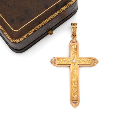 une image représentant une croix en or et un livre sur fond blanc