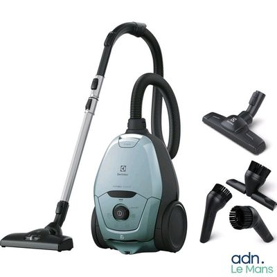 une image représentant un aspirateur et d'autres articles de ménage