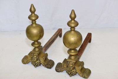 Paire de CHENETS en bronze aux chérubins, H : 36 cm, L : 42 …