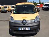une camionnette jaune et noire garée sur un parking