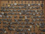 a picture of a wooden frame with a bunch of keys on it
