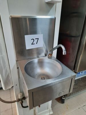 Lave mains inox à commande fémorale. A démonter proprement s…