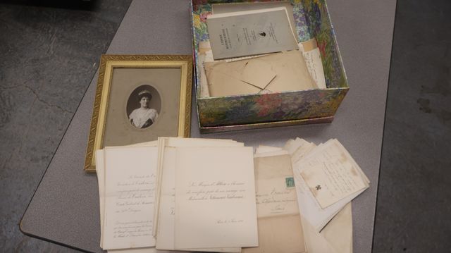 Vieux documents XVIIIème, faire-part de noblesse, photo encadrée