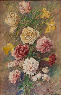 tableau représentant des fleurs dans un vase posé sur une table dans une pièce
