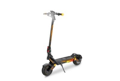 l'image d'un scooter posé sur une surface blanche