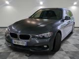 une photo d'une BMW dans un showroom