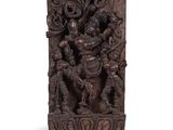une image représentant une sculpture en bois d'un homme et d'une femme