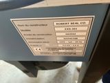 une photo d'une étiquette apposée sur le côté d'une machine