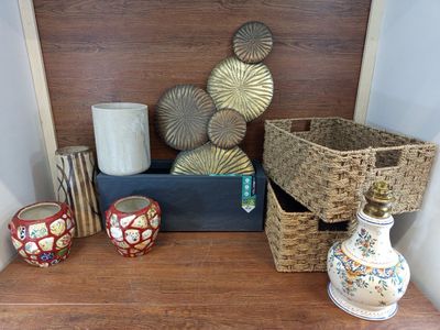 lot d'environ 20 articles comprenant: des paniers, des jardi…