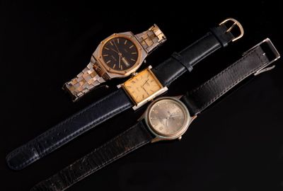 Trois montres de poignet d'homme, mouvement à quart LOV, OCCIDENT et M - Photo 1