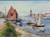 un tableau représentant une scène de port avec des voiliers sur l'eau