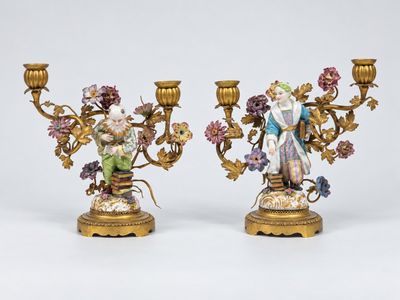 paire de figurines en porcelaine française du XIXe siècle représentant une femme et un homme