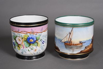 paire de tasses en porcelaine peintes à la main, ornées de bateaux et de fleurs