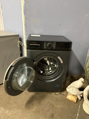 un lave-linge et un sèche-linge placés l'un à côté de l'autre