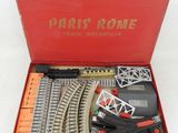 une boîte rouge contenant un circuit de train