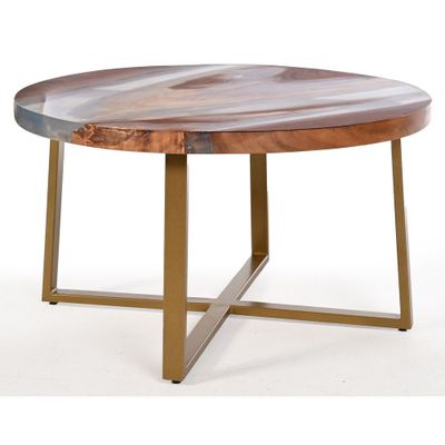 un gros plan d'une table avec un plateau en bois et des pieds en métal