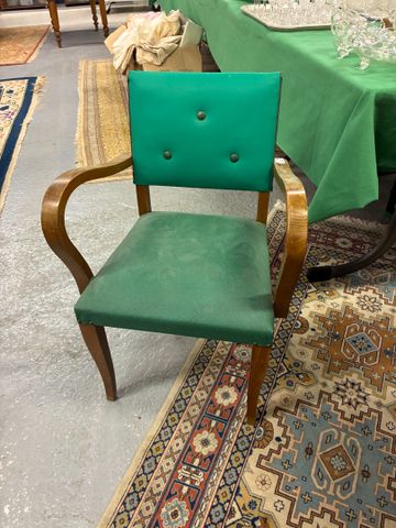 Fauteuil bridge garni de simili cuir vert