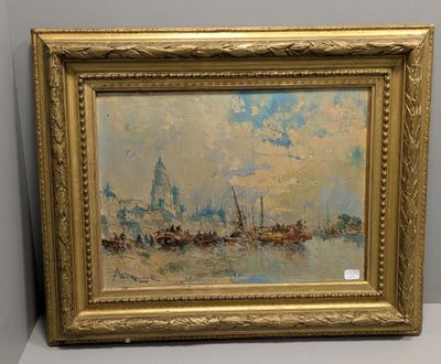 une peinture à l'huile représentant des bateaux sur l'eau, dans un cadre doré