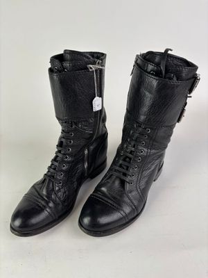 PRADA - Paire de bottines montantes en cuir noir, lacets, ra…