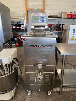 l'image d'une machine installée dans une pièce
