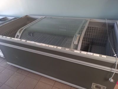 Congélateur bac AHT modèle Athen 210 XL. L : 210 cm P : 100 …