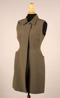 une image d'une robe de femme sur un mannequin
