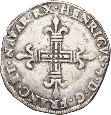 une pièce d'argent sur laquelle figure une croix au recto