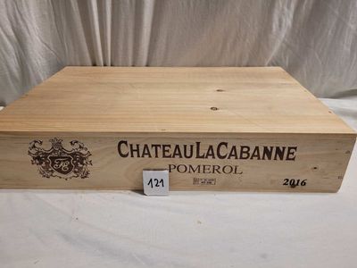 boîte en bois sur laquelle est apposée une étiquette portant l'inscription « Châteaulacabanne »