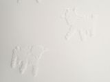 beaucoup d'animaux dessinés dans la neige sur le mur