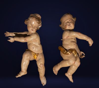 paire de figurines anciennes en porcelaine représentant un garçon et une fille