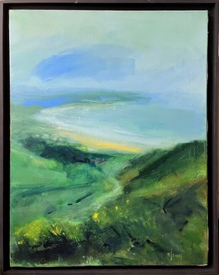 une peinture à l'huile représentant un champ vert avec un ciel bleu en arrière-plan