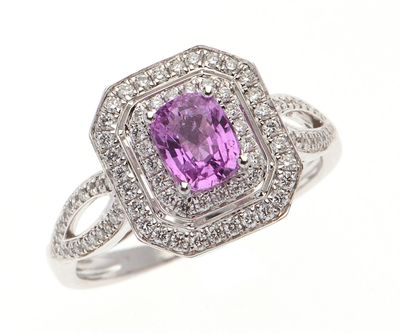 BAGUE en or gris 750 °/°° de forme rectangulaire à pans coup…