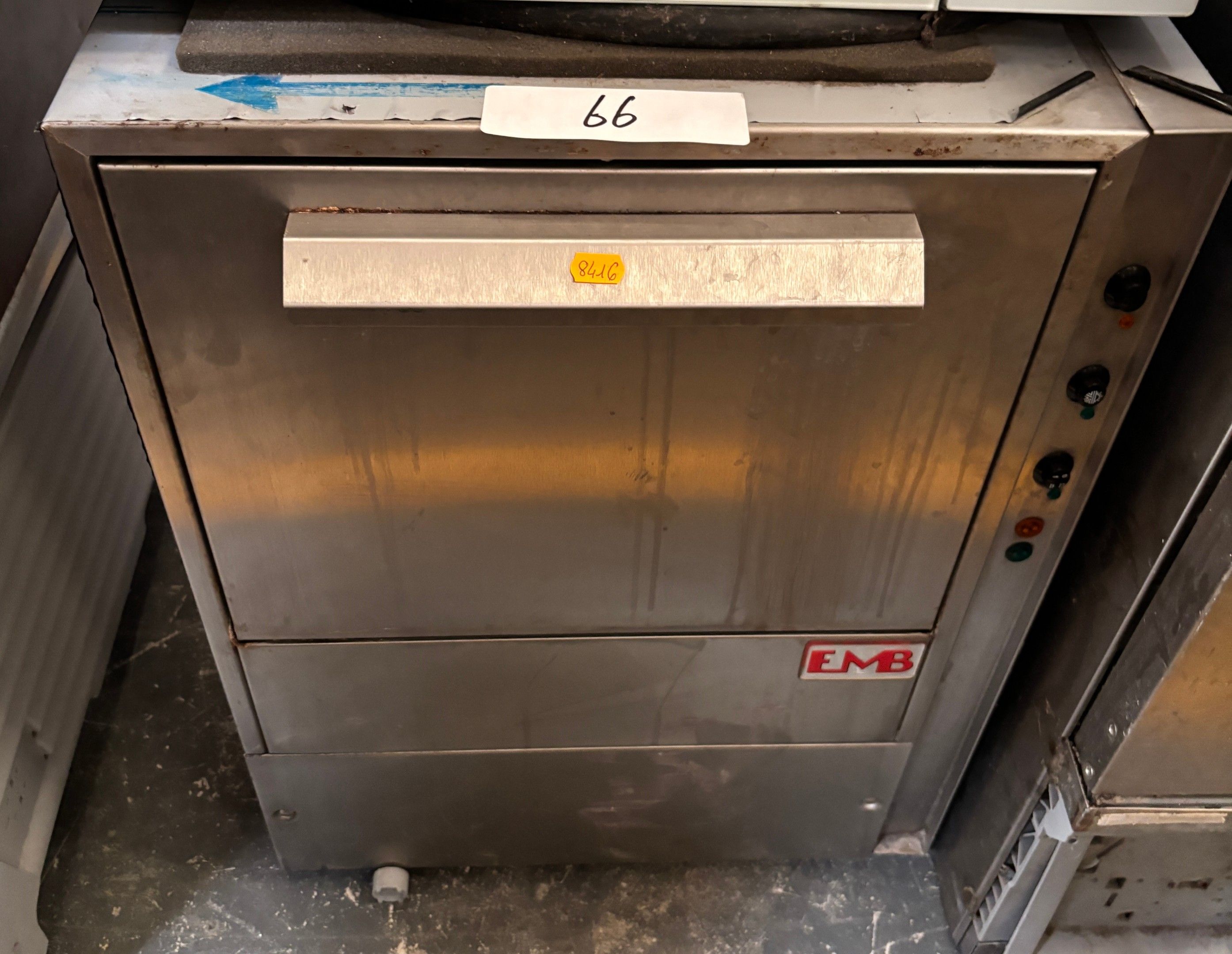 Lave verre EMB 200V Vendu sur LJ, frais acheteur 14,28 % TTC, TVA récupérable pour les assujettis