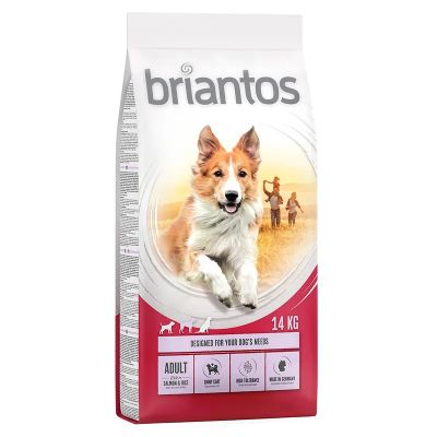 un sac de croquettes posé sur une table blanche