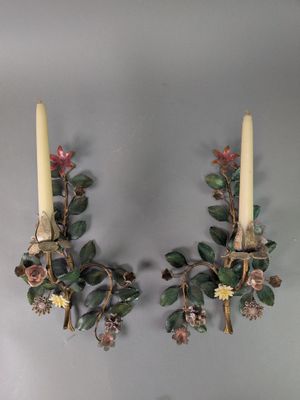 paire d'appliques murales anciennes ornées de fleurs et de bougies