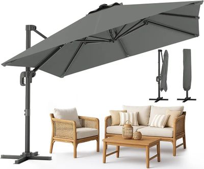 une photo d'un ensemble de mobilier de jardin comprenant une table, des chaises et un parasol