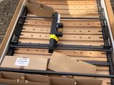 une boîte contenant un équipement quelconque