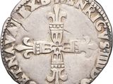 une vieille pièce d'argent ornée d'une croix