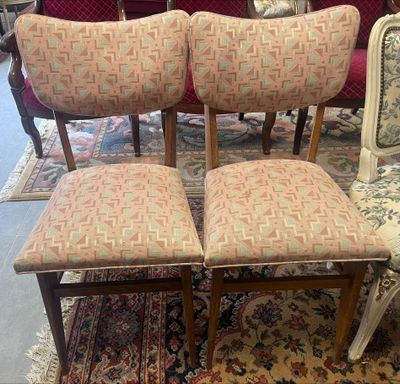 Paire de chaises bois dossier et assise à tissu géométrique …