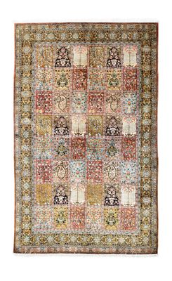 un tapis multicolore au motif patchwork