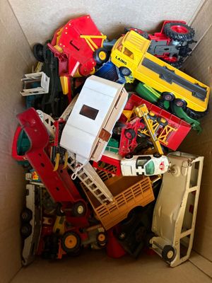 Important lot de voitures et engins miniatures en metal et r… - Photo 1