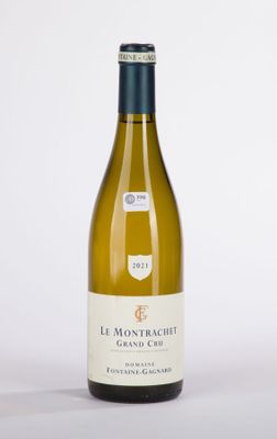la bouteille de vin blanc est posée sur une surface blanche