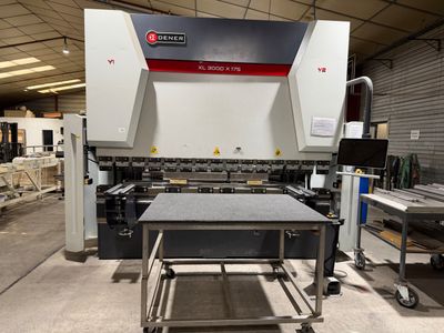 une grande machine installée dans un bâtiment