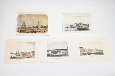 trois anciennes aquarelles représentant une ville avec des bateaux et des bâtiments