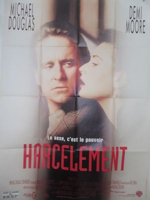 une image représentant une affiche de film sur laquelle un homme embrasse une femme