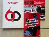 deux livres posés l'un à côté de l'autre sur une table