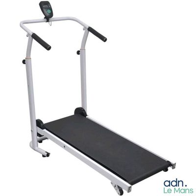 la machine à courir est posée sur une surface blanche