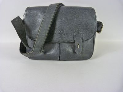 sac à bandoulière en cuir avec bandoulière réglable et fermeture à pression