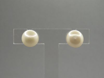 Paire de Boutons d'oreille perle d'eau douce (10 mm).